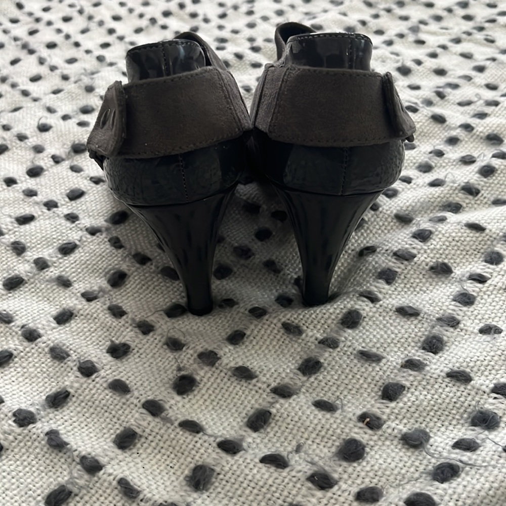 Limited Collection Grey Heels - Picture 3 of 8